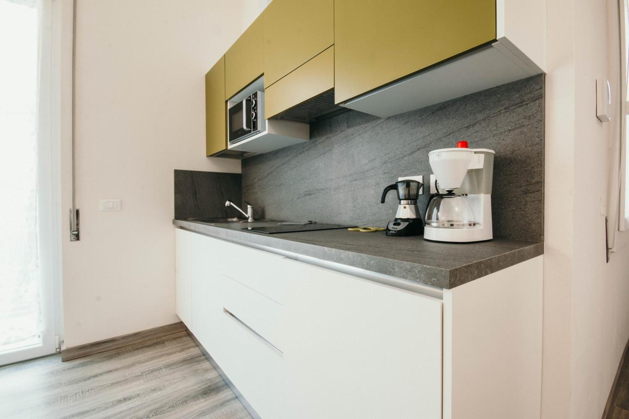 Al 13 - Lakeside Leisure & Business Apartment